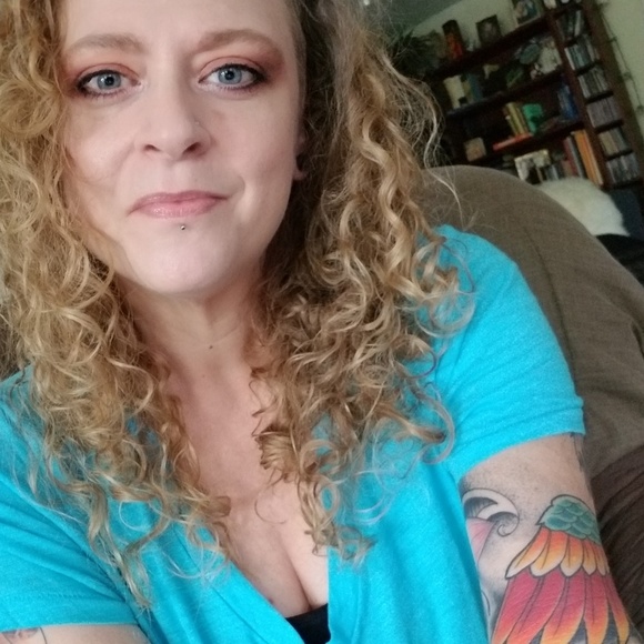 Meet your Posher, Krystyna - Picture 1 of 2